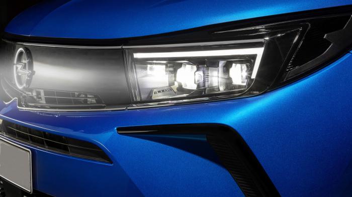 Η μάσκα Opel Vizor κοσμεί τον εμπρός πρόβολο και δένει άψογα με το σύστημα φώτων Intellilux LED Pixel Light
